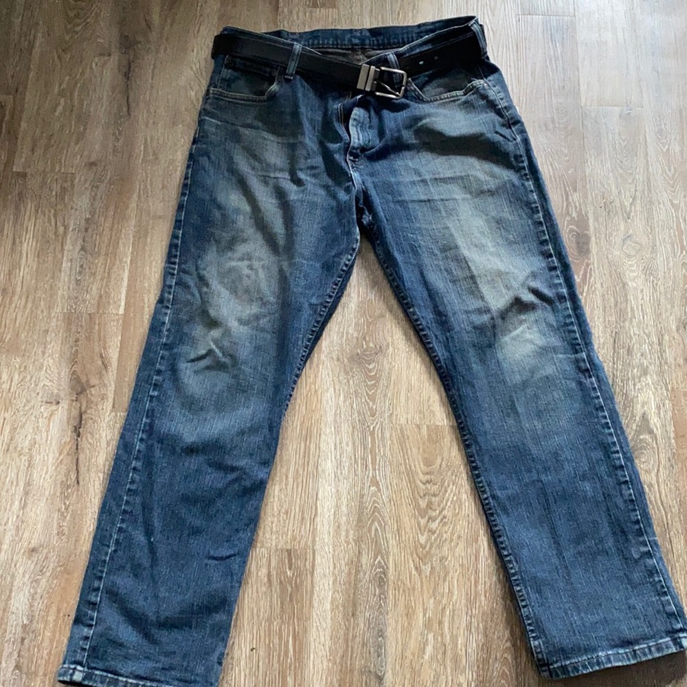 Relaxed Fit Wrangler Jeans with Belt Included